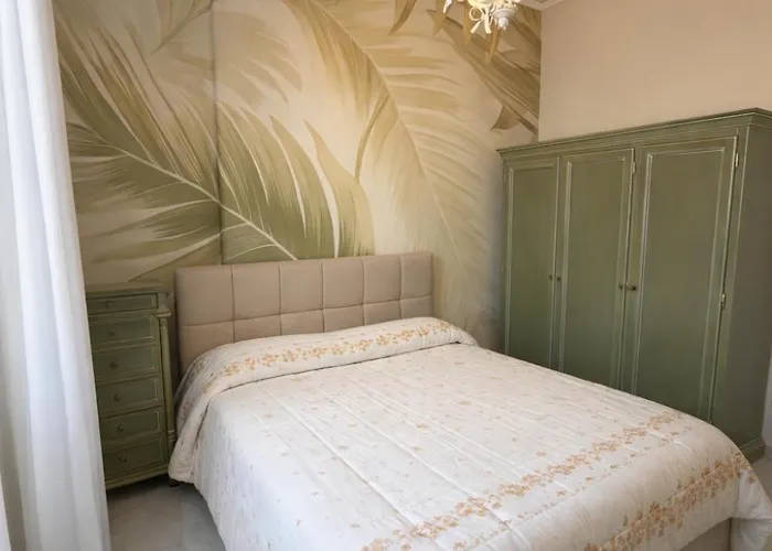 Panoramic Sea & Vesuvio View, Center, Costa Del Sole Daire *